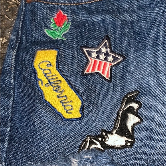 Levi Shorts - Picture 5 of 8